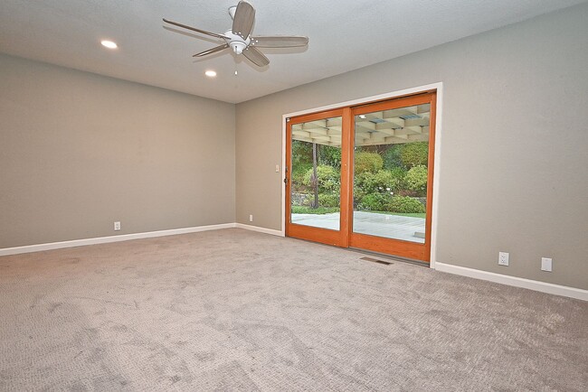 Building Photo - $3,950 -- STUNNING 4B/2BTH HOME IN BRIAR H...