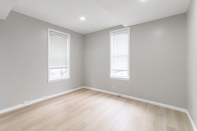 Building Photo - 2827 W Girard Ave
