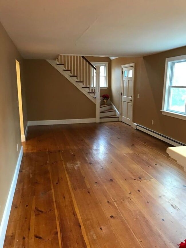 Building Photo - Modern 2Br / 2Ba Cape Style Home in Quiet ...