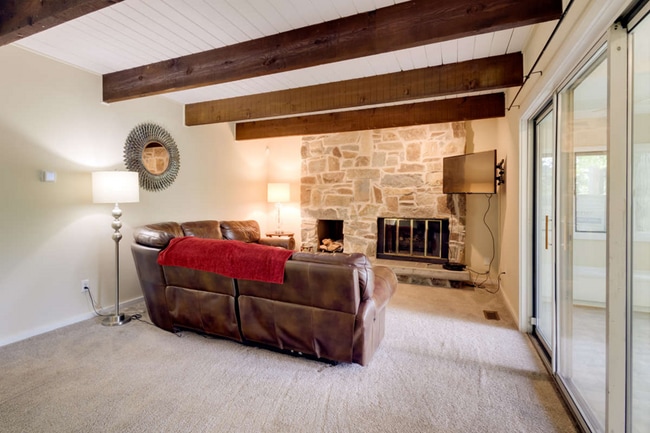 Building Photo - Kerry Lake