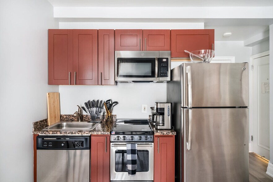 Building Photo - 240 W 73rd St