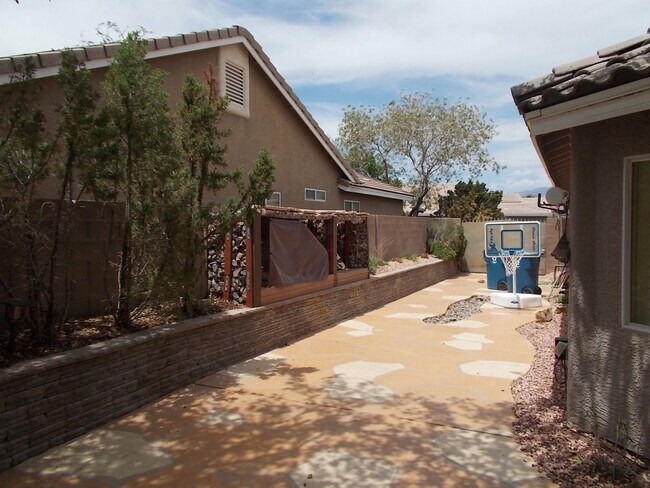 Building Photo - 8317 W Jeremiahs Lodge Ave