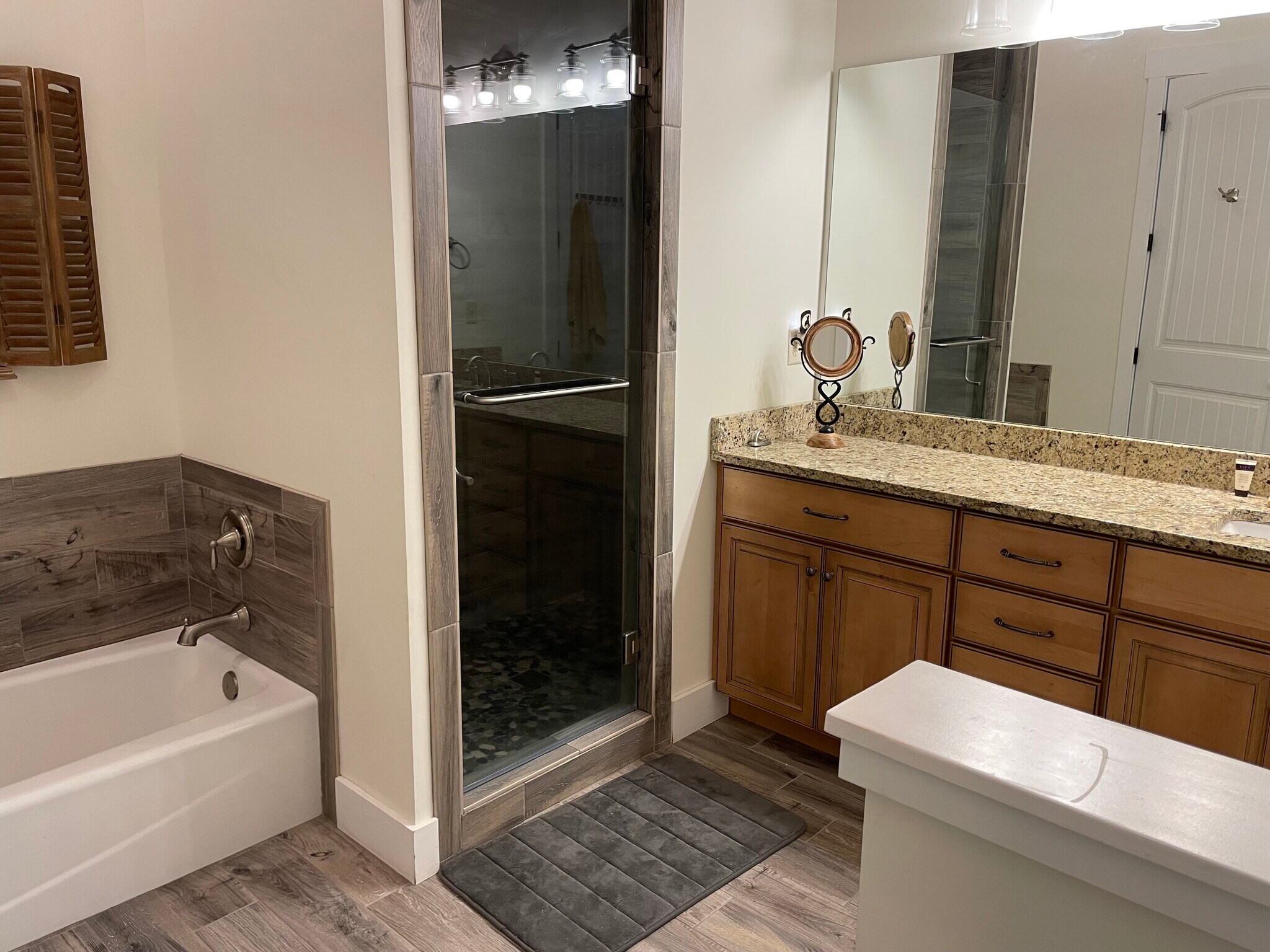 2nd bathroom with shower and tub - 274 Little River Campground Rd
