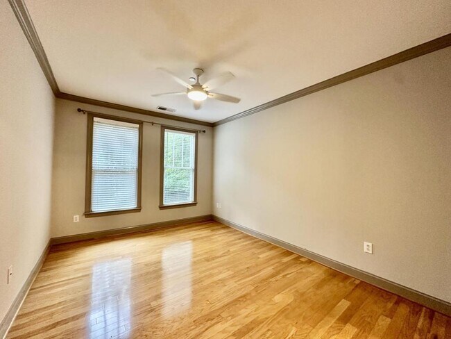 Building Photo - 518 Clarice Ave
