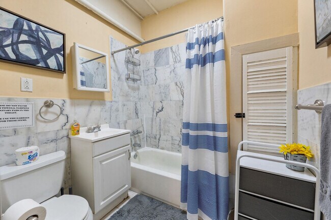 Building Photo - 446 10th Ave