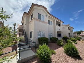 Building Photo - **BEAUTIFUL 3 BEDROOM, 2 BATHROOM DOWNSTAI...