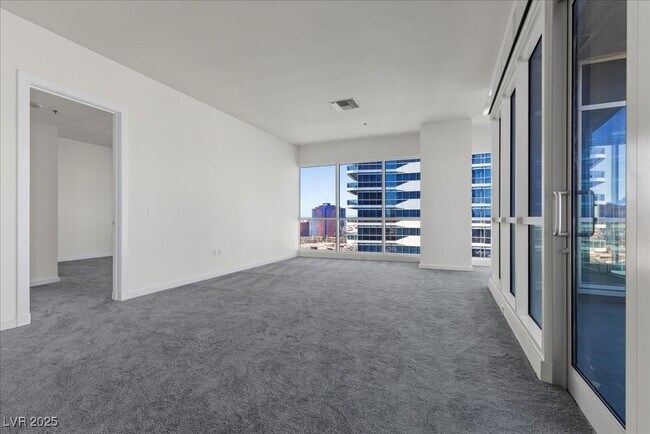 Building Photo - 4525 Dean Martin Dr