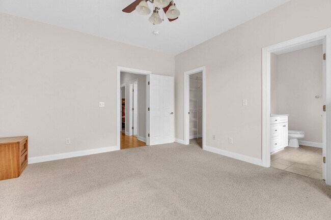 Building Photo - 210 Raven Ridge Ct