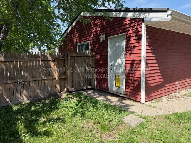 Building Photo - 2119 2nd Ave E