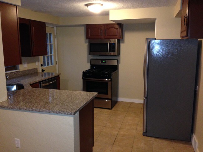 Building Photo - 442 Iberia St