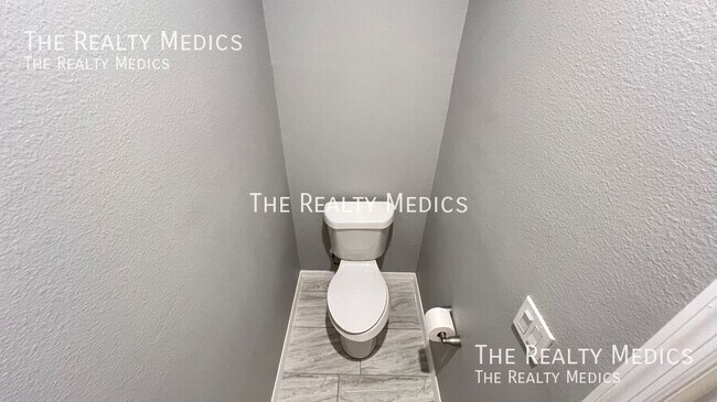 Building Photo - 1247 San Matio St