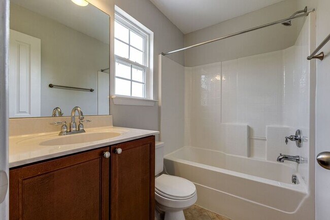 Building Photo - 531 St Jules Ln