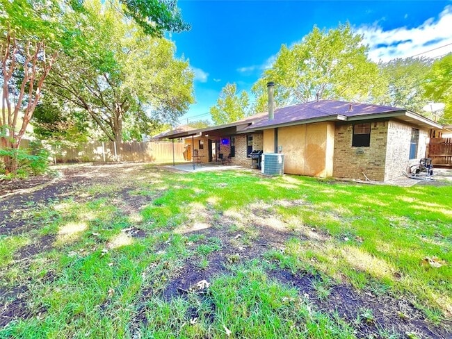 Building Photo - 1328 Kings Row