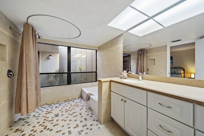 Building Photo - 1605 S US Hwy 1