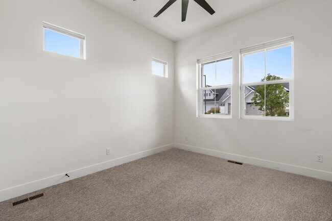 Building Photo - 207 W Wrangler St