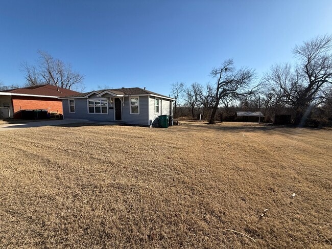 Building Photo - 4400 NE 16th Terrace