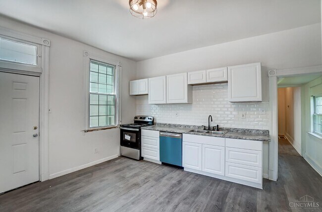 Building Photo - 2228 Reading Rd