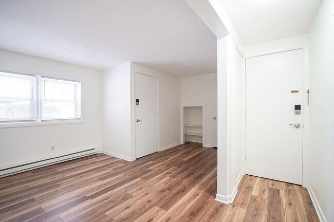 Building Photo - 98 N Alhambra Cir