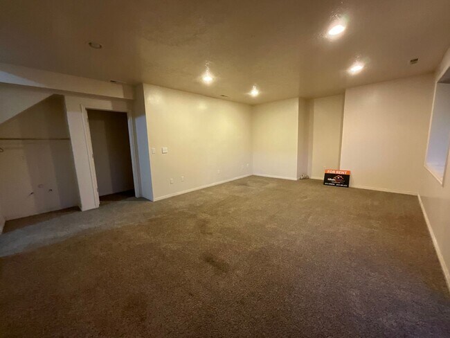 Building Photo - 1097 E 5100 S
