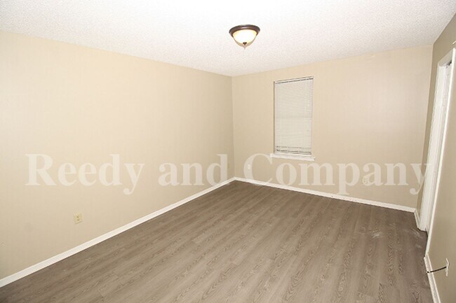 Building Photo - 5677 Fenway Dr