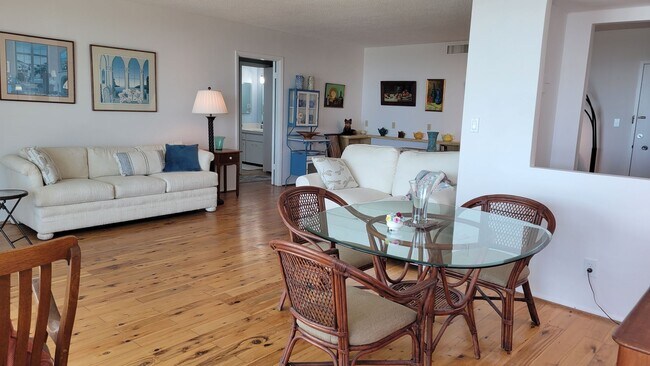 Building Photo - PENDING LEASE-Annual turnkey furnished  2/...