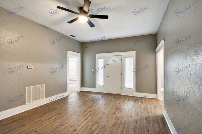 Building Photo - 2305 9th St
