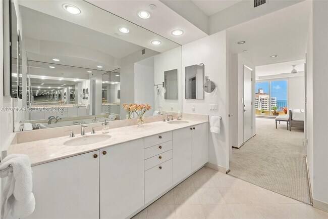 Building Photo - 789 Crandon Blvd