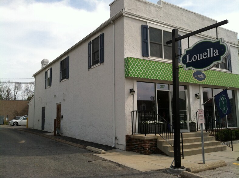 Building Photo - 227 E Lancaster Ave