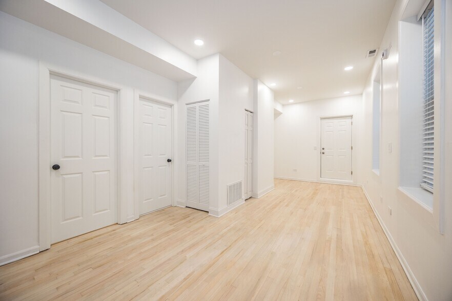 Building Photo - 1247 N Cleaver St