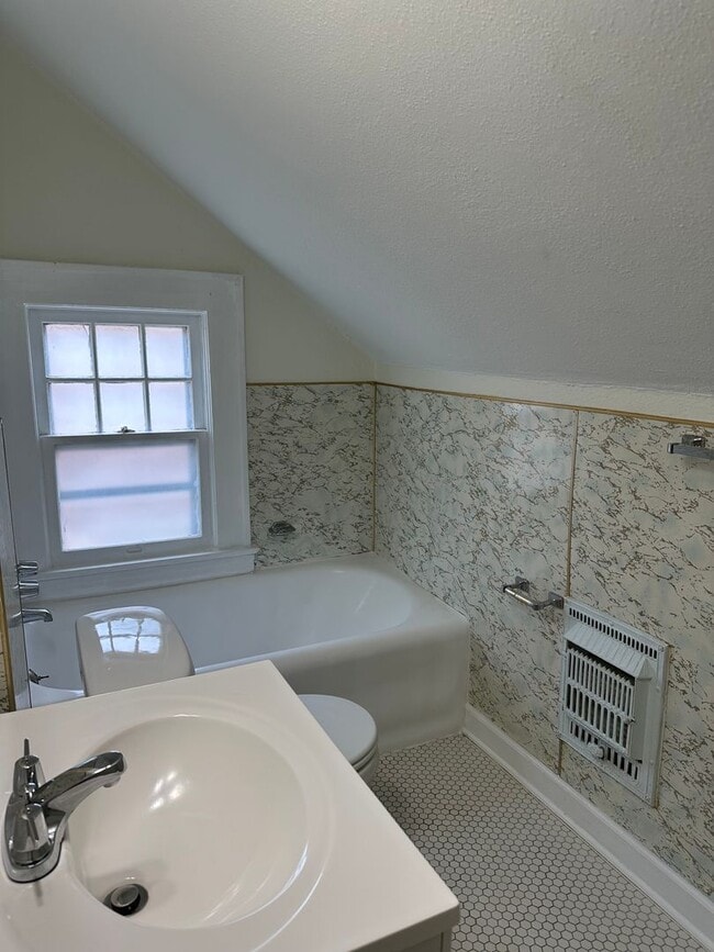 Building Photo - Three bedroom, three bath house in West End!