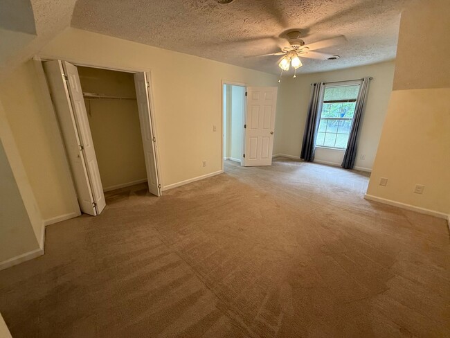Building Photo - 3 Bed 2 Bath Home near Luther Lake
