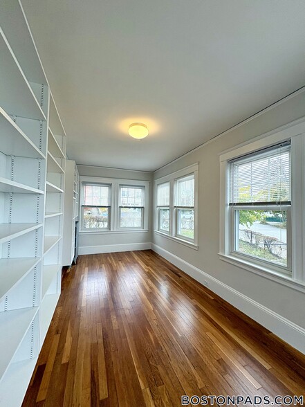 Building Photo - 17 Edgecliff Rd