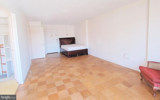 Building Photo - 1440 N Street NW Unit 1011
