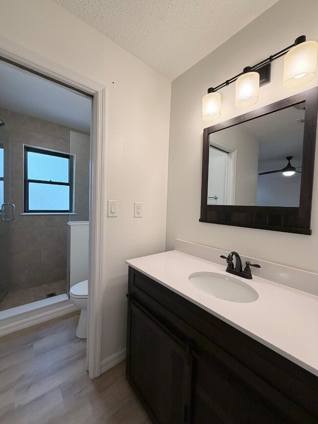 Building Photo - Available Now | Move-In Ready Rental in SE Ocala/Silversprings Shores