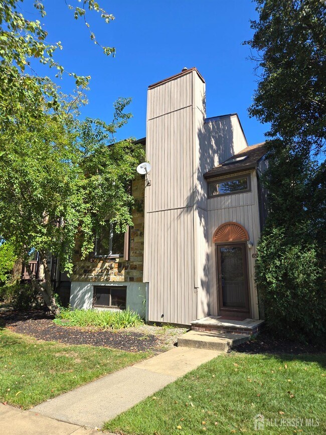 Building Photo - 65 Diamond Ln