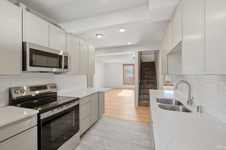 Building Photo - 808 W Main St