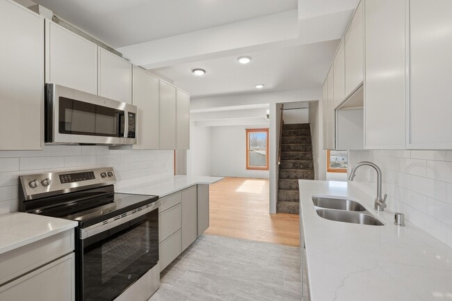 Building Photo - 808 W Main St