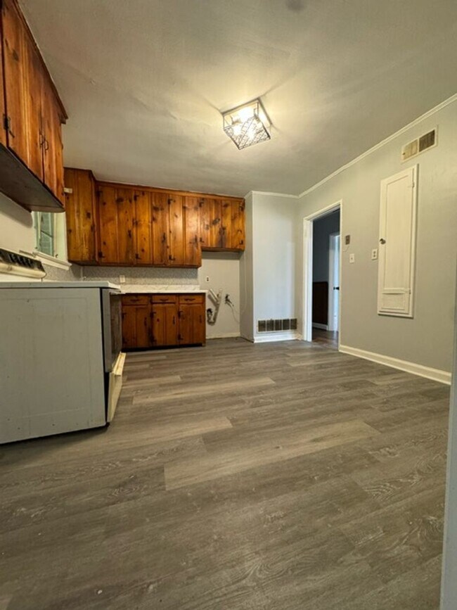 Building Photo - 3445 Le Bron Rd
