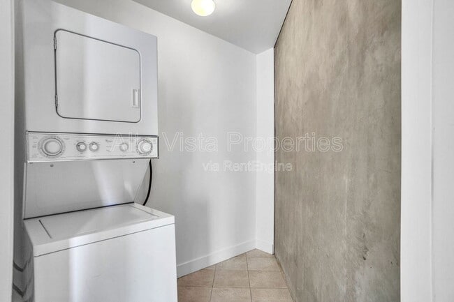 Building Photo - 801 Ash St