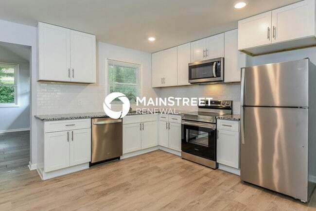 Building Photo - 4 Bedroom Pet-Friendly Home in Mableton, GA with Main Street Renewal