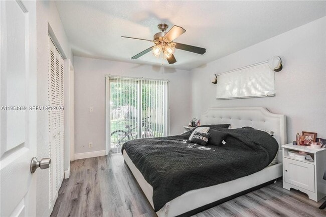 Building Photo - 4542 SW 25th Ave