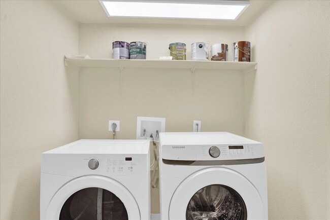 Building Photo - 2635 E Nichols Cir