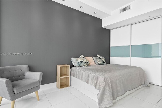 Building Photo - 92 SW 3rd St