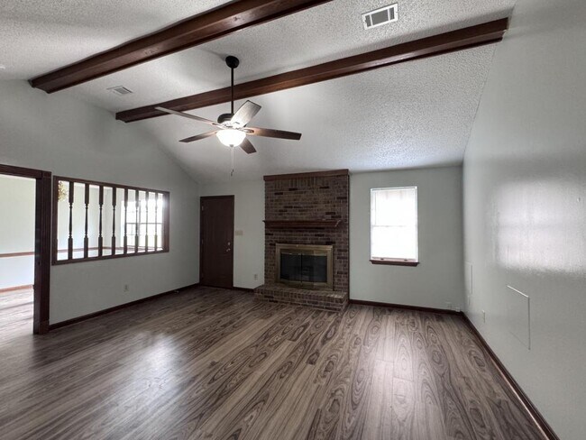 Building Photo - 111 Rainbow Ave