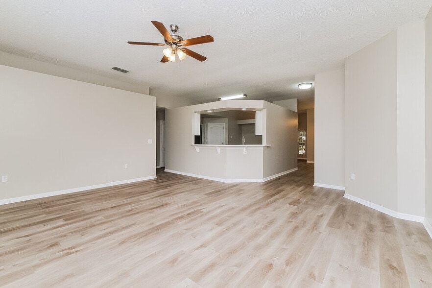 Building Photo - 807 Greenbelt Cir