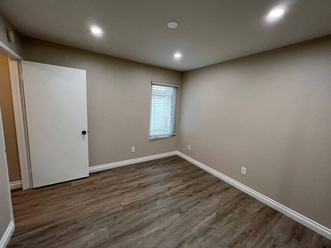 Building Photo - Very Updated Newport Home in Leisure Village