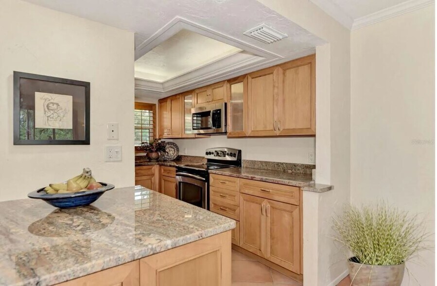 Building Photo - 1650 Pine Tree Ln