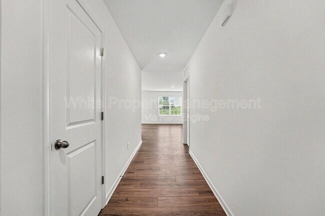 Building Photo - 368 W 18th St