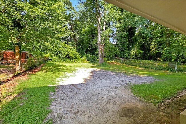 Building Photo - 2798 Dearwood Dr SW