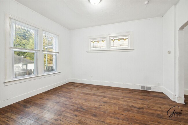 Building Photo - $1200/month bungalow